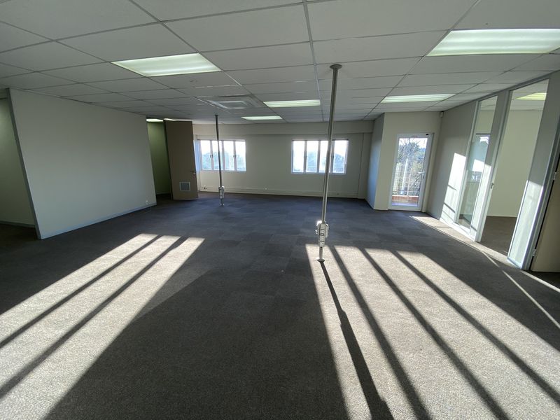 224m2 First Floor Suite to Let in Fourways - Photo 9