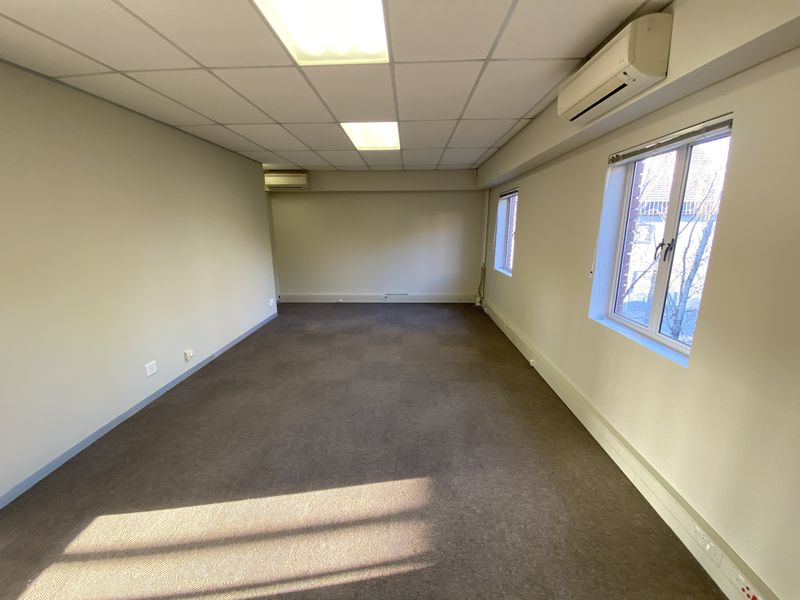 224m2 First Floor Suite to Let in Fourways - Photo 8