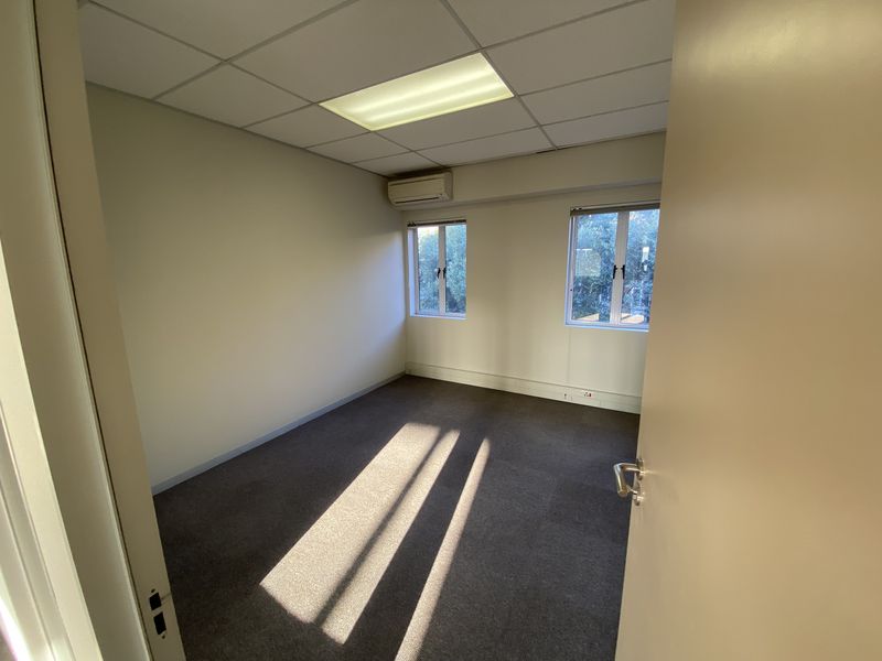 224m2 First Floor Suite to Let in Fourways - Photo 7