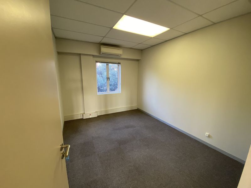 224m2 First Floor Suite to Let in Fourways - Photo 6