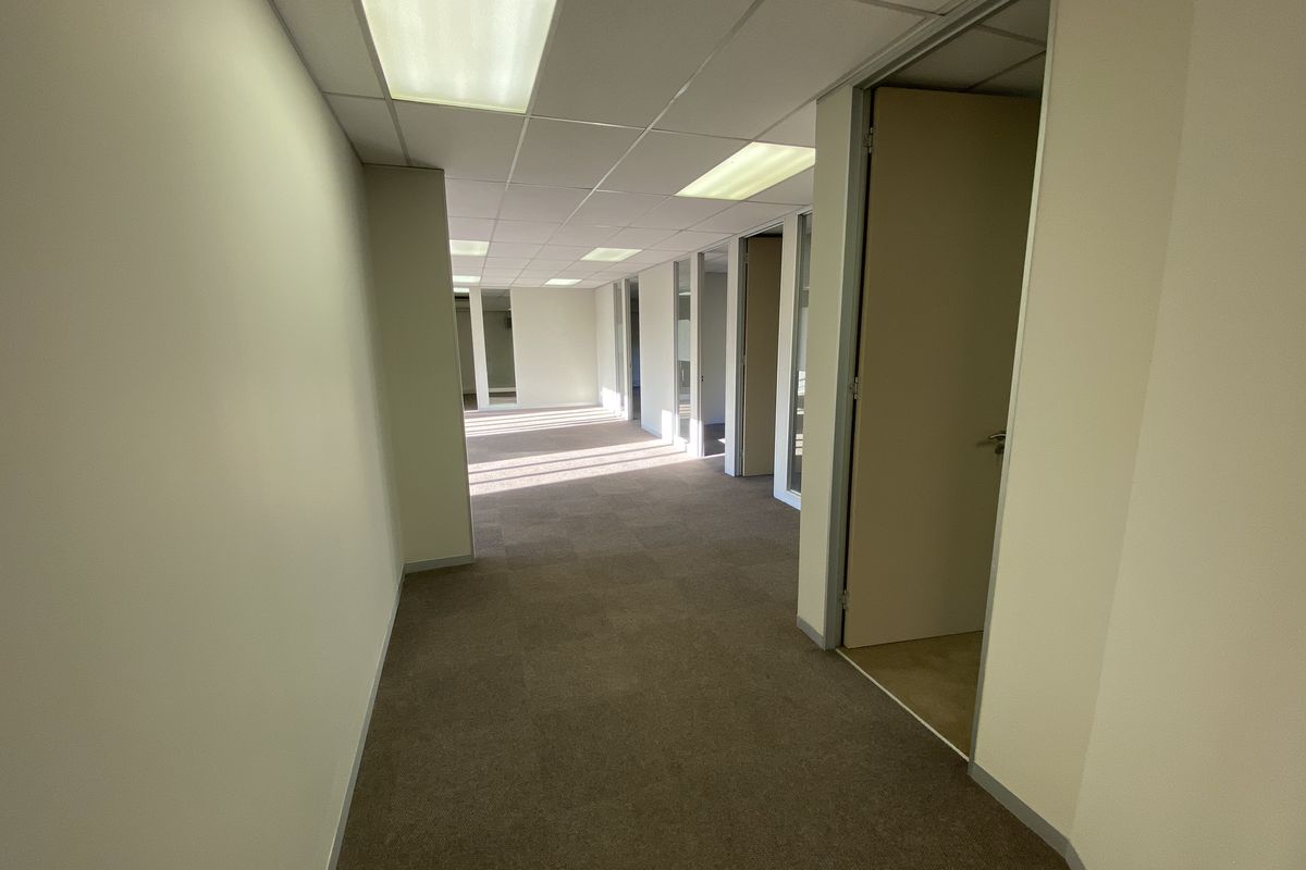 224m2 First Floor Suite to Let in Fourways - Photo 4