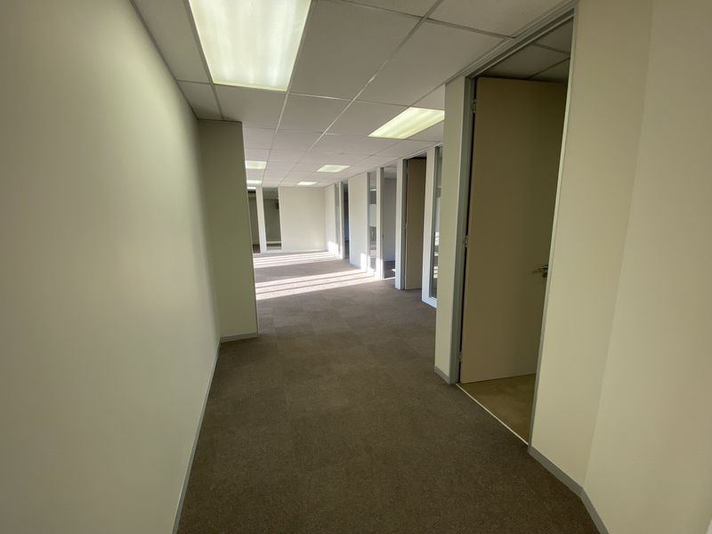 224m2 First Floor Suite to Let in Fourways - Photo 4