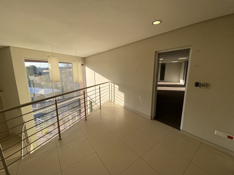 224m2 First Floor Suite to Let in Fourways - Photo 3