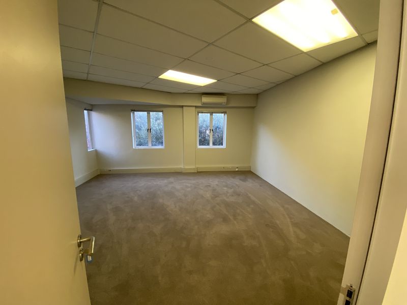 224m2 First Floor Suite to Let in Fourways - Photo 5
