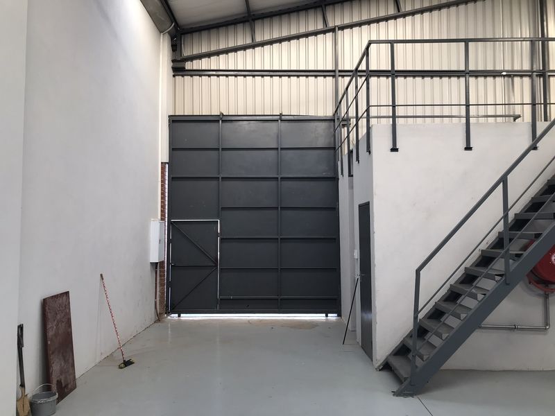 Mini Industrial Unit to Let in Cosmo Business Park - Photo 6