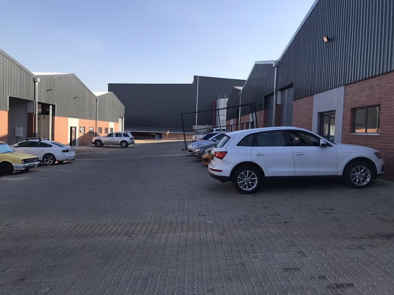 Mini Industrial Unit to Let in Cosmo Business Park - Photo 3