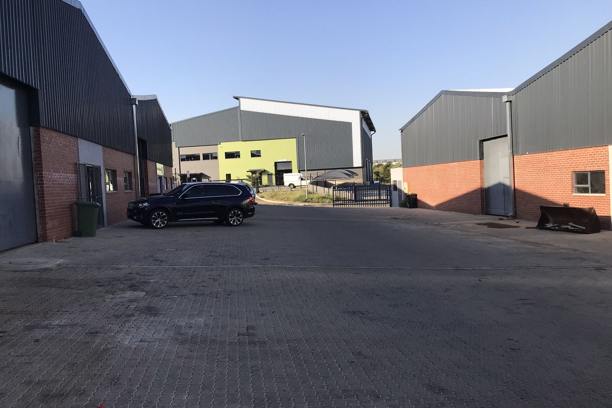 Mini Industrial Unit to Let in Cosmo Business Park - Photo 2