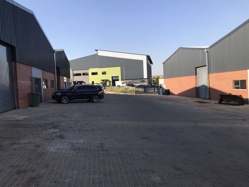 Mini Industrial Unit to Let in Cosmo Business Park - Photo 2