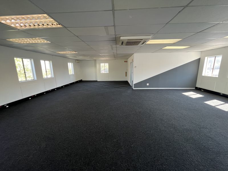 Fully renovated offices in business park at low rental, Midrand - Photo 8