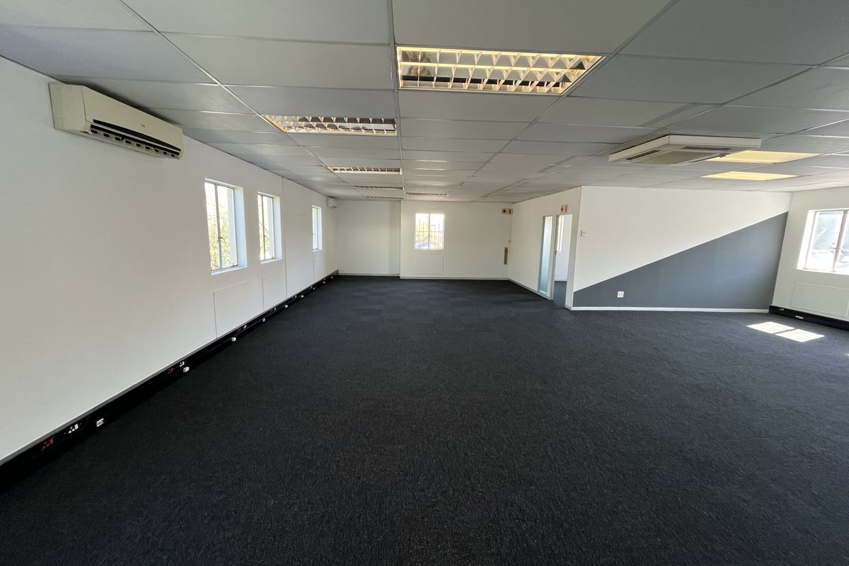 Fully renovated offices in business park at low rental, Midrand - Photo 5