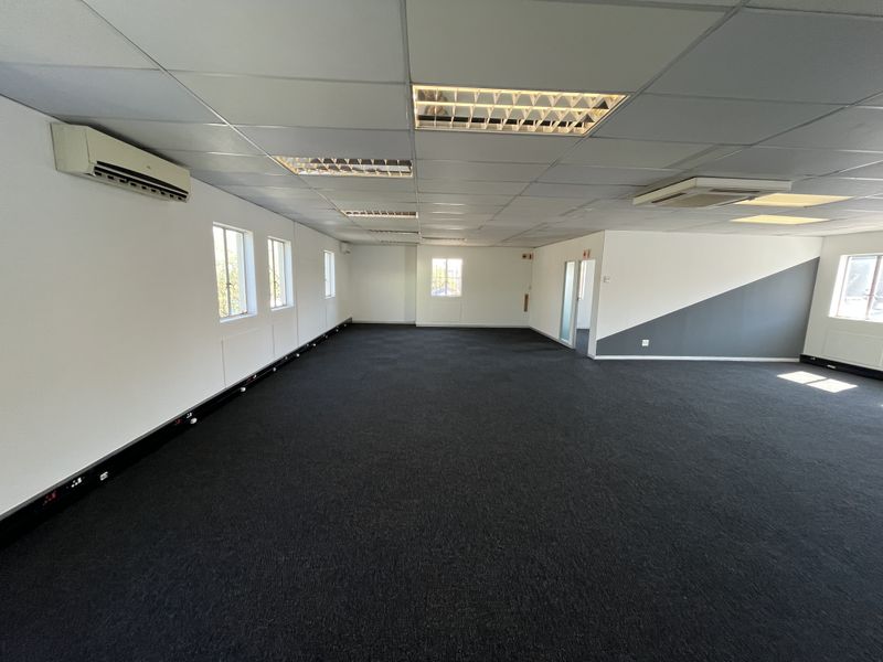 Fully renovated offices in business park at low rental, Midrand - Photo 5