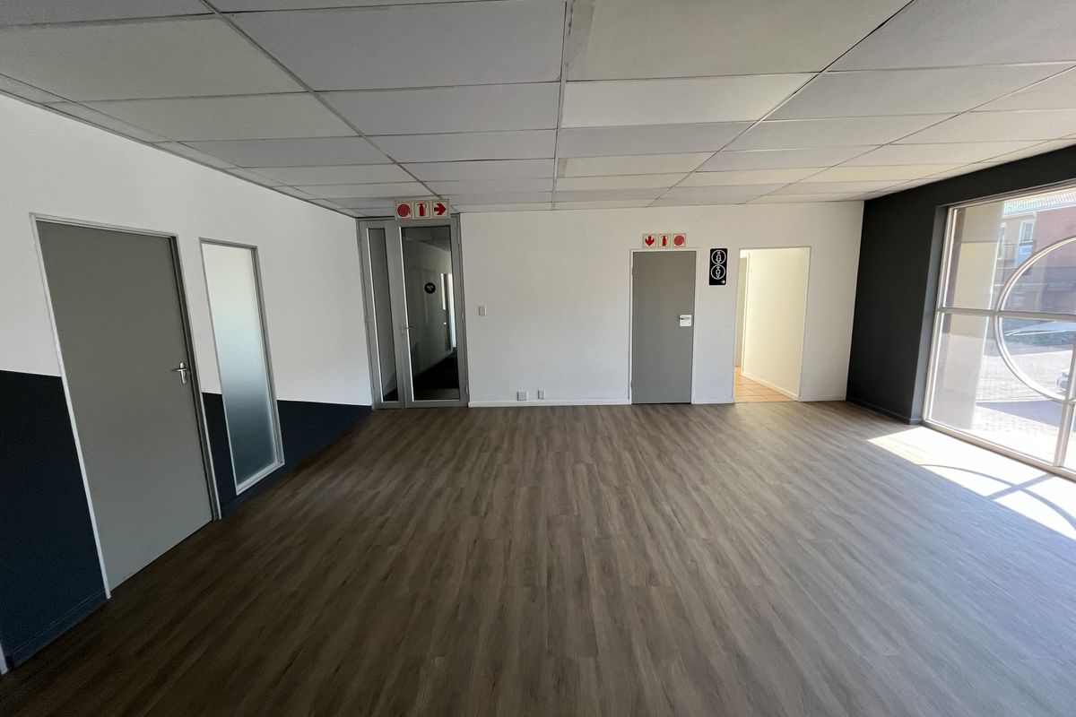 Fully renovated offices in business park at low rental, Midrand - Photo 3