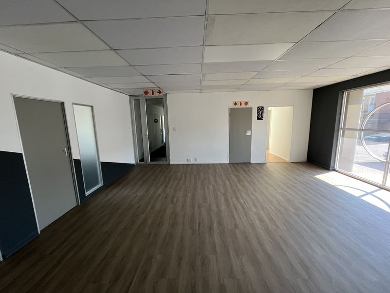 Fully renovated offices in business park at low rental, Midrand - Photo 3