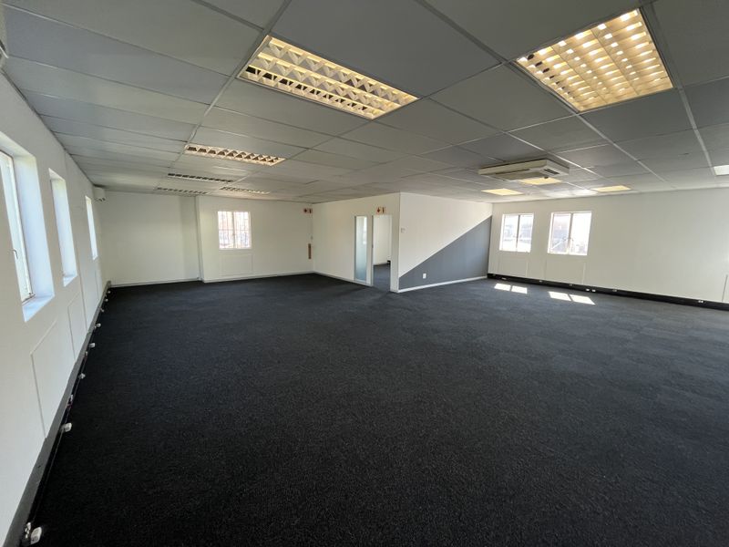 Fully renovated offices in business park at low rental, Midrand - Photo 7