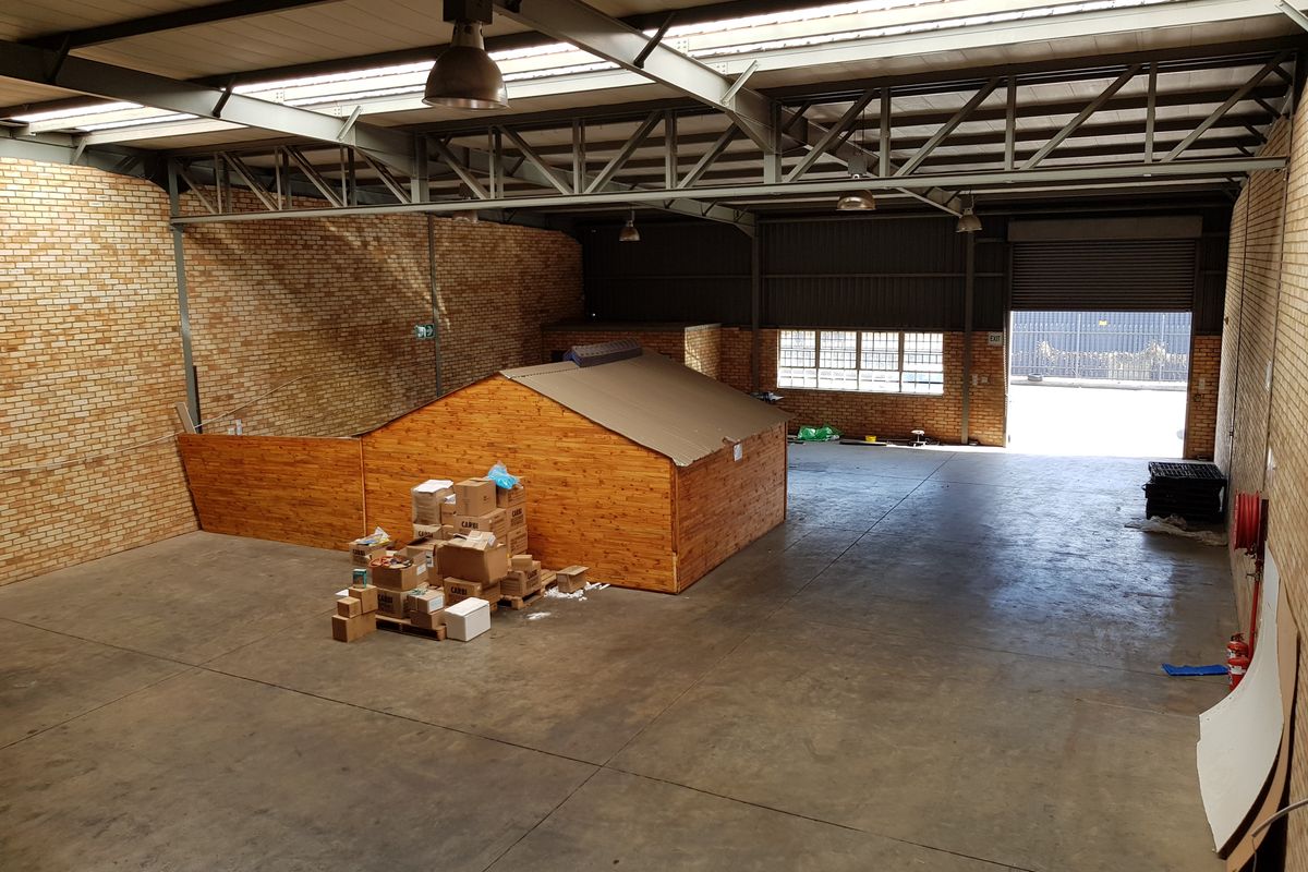 Mini warehouse to rent in business park, Grand Central - Photo 4