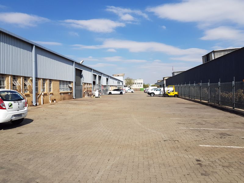 Mini warehouse to rent in business park, Grand Central - Photo 5