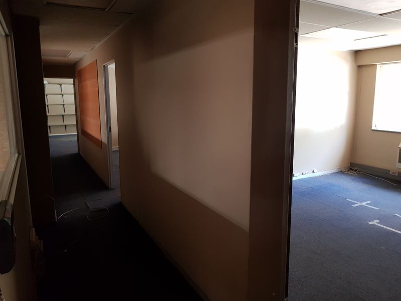 Mini warehouse to rent in business park, Grand Central - Photo 2