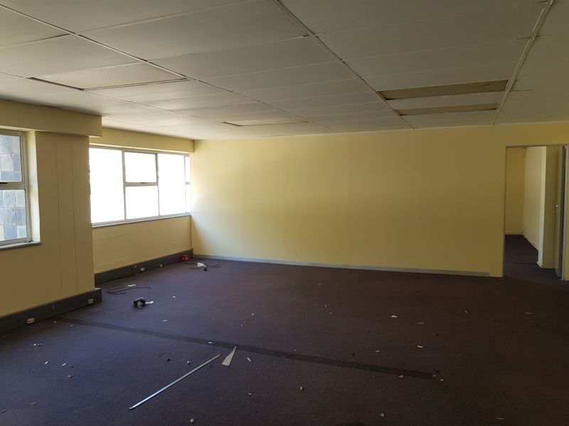 Mini warehouse to rent in business park, Grand Central - Photo 8