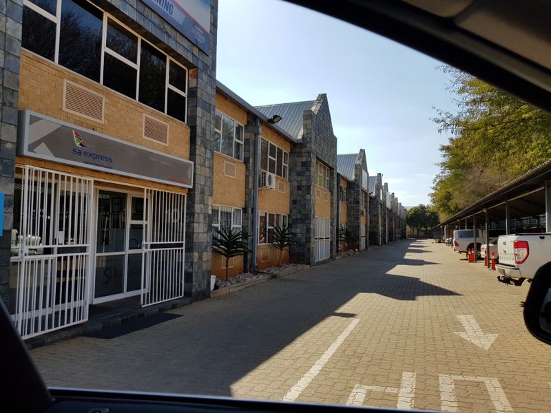 Mini warehouse to rent in business park, Grand Central - Photo 7