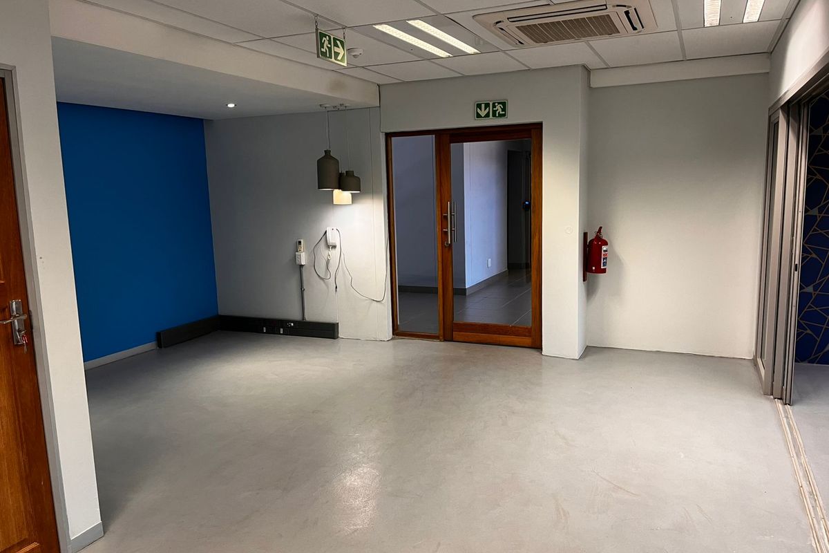 219m2 Ground Floor Suite to Let in Fourways - Photo 5