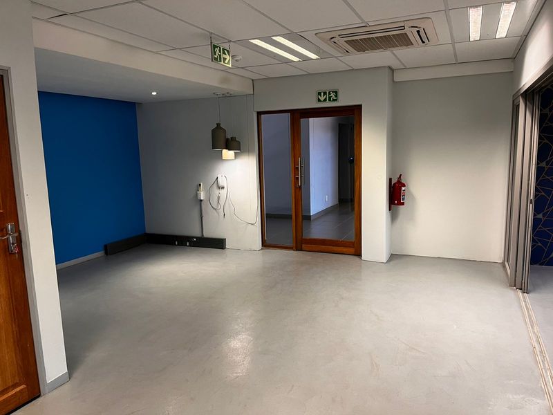 219m2 Ground Floor Suite to Let in Fourways - Photo 5