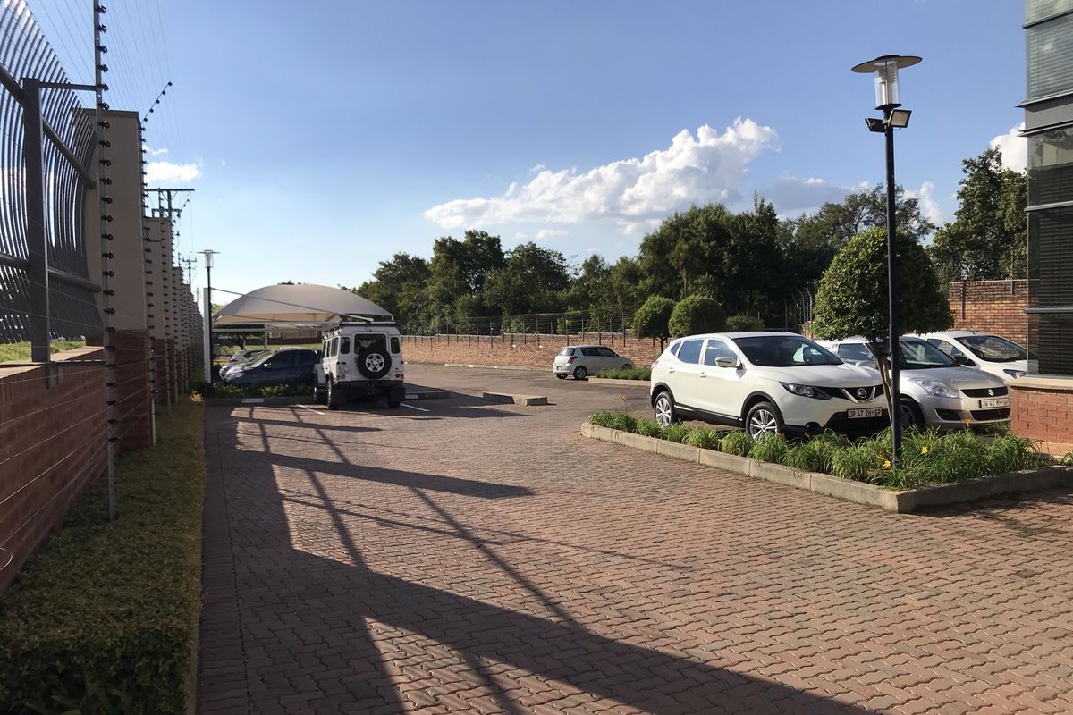 219m2 Ground Floor Suite to Let in Fourways - Photo 3