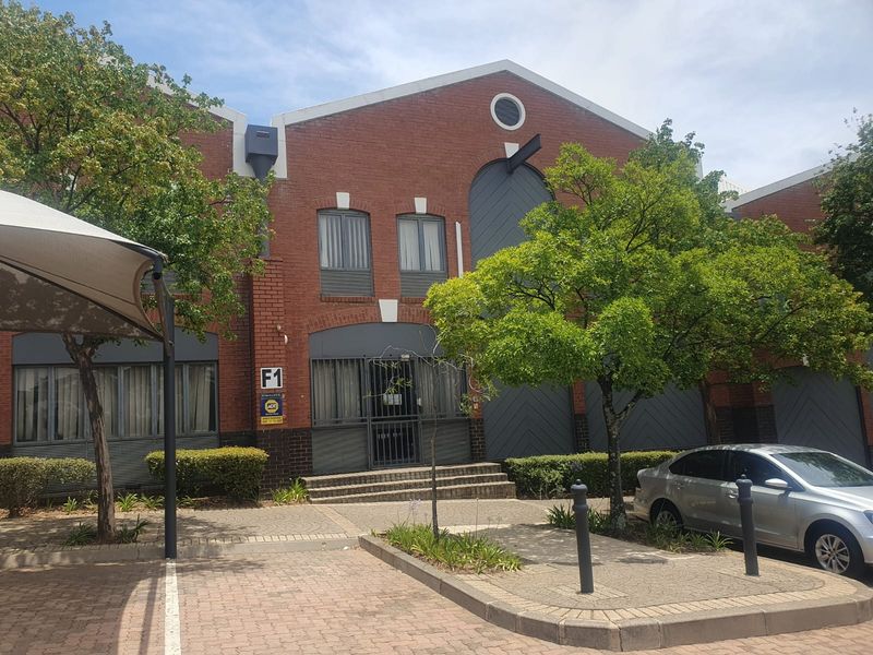 Warehouse to rent in business park, Midrand - Photo 2