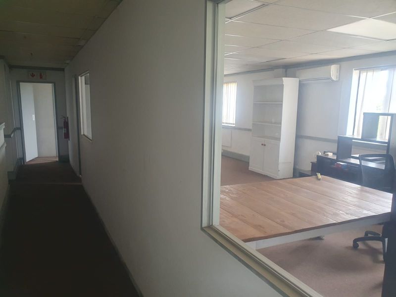 Warehouse to rent in business park, Midrand - Photo 10