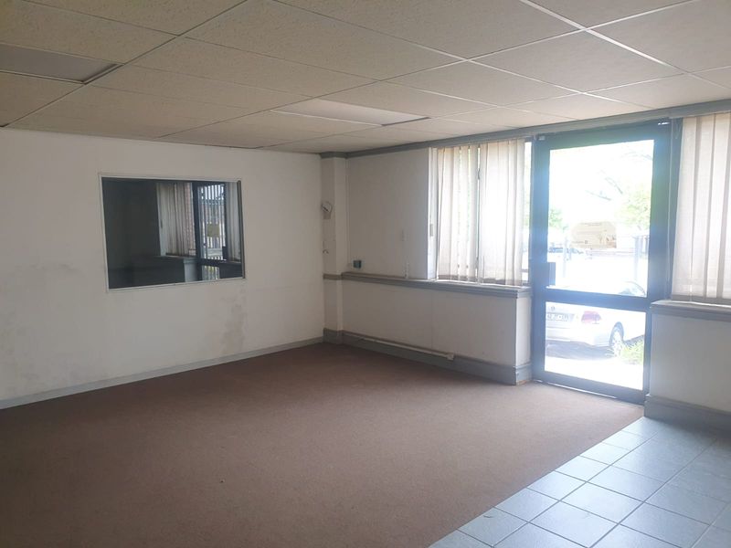 Warehouse to rent in business park, Midrand - Photo 9