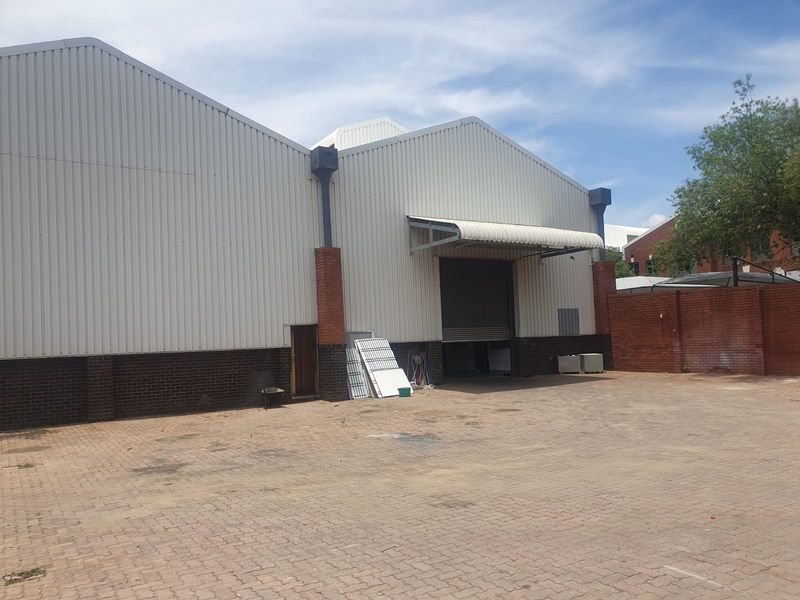 Warehouse to rent in business park, Midrand - Photo 8