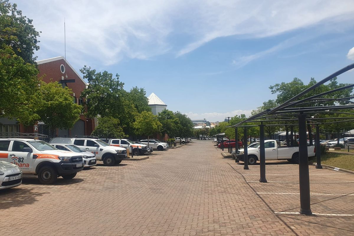 Warehouse to rent in business park, Midrand - Photo 5
