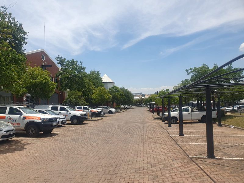 Warehouse to rent in business park, Midrand - Photo 5