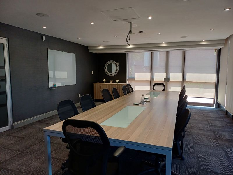 Warehouse, with branding opportunity on the N1 motorway, to rent in business park, Midrand - Photo 4