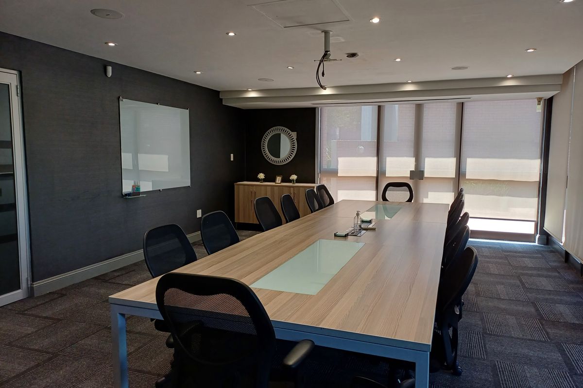 Warehouse, with branding opportunity on the N1 motorway, to rent in business park, Midrand - Photo 4