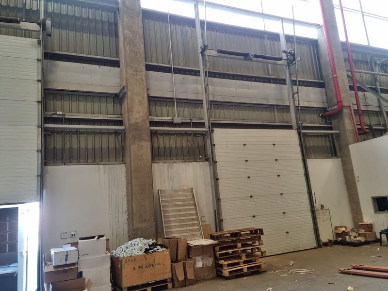 Warehouse, with branding opportunity on the N1 motorway, to rent in business park, Midrand - Photo 10