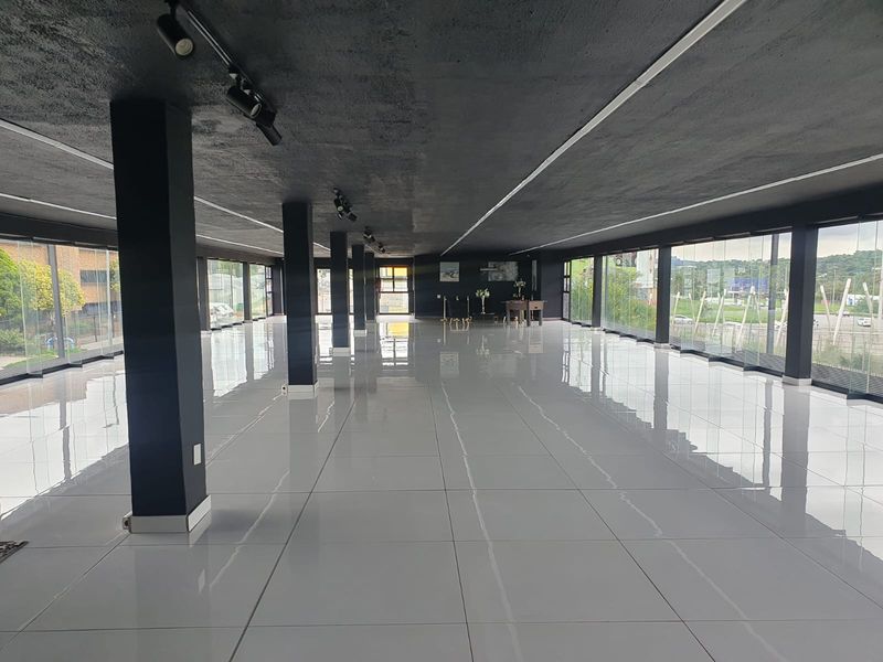 A-grade showroom facing M1 motorway to rent - Photo 9