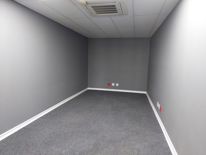 Fully Fitted unit on the 1st Floor ready for occupation - Photo 10