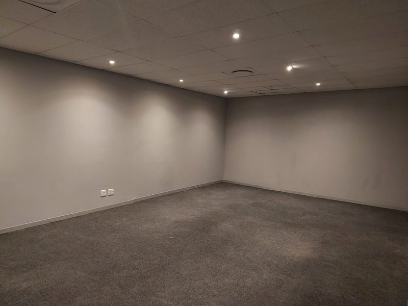 Fully Fitted unit on the 1st Floor ready for occupation - Photo 8