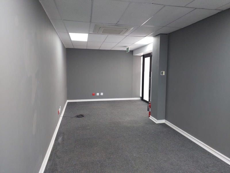 Fully Fitted unit on the 1st Floor ready for occupation - Photo 7