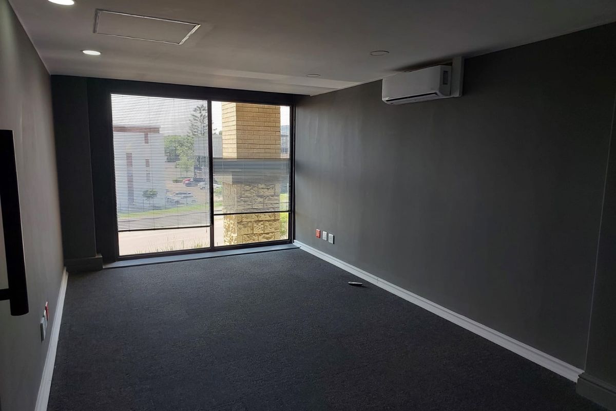 Fully Fitted unit on the 1st Floor ready for occupation - Photo 2