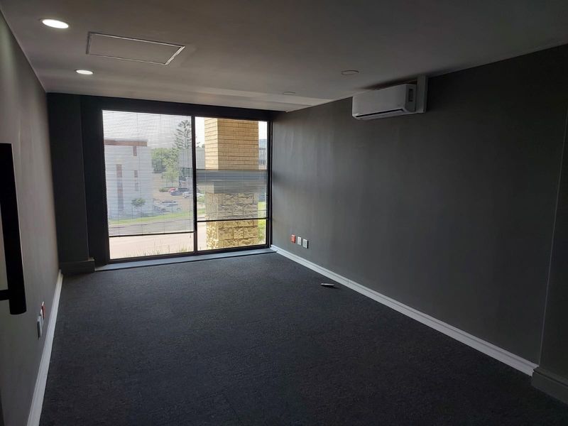 Fully Fitted unit on the 1st Floor ready for occupation - Photo 2