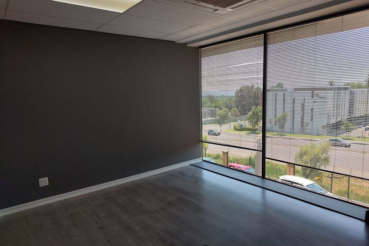 Fully Fitted unit on the 1st Floor ready for occupation - Photo 3