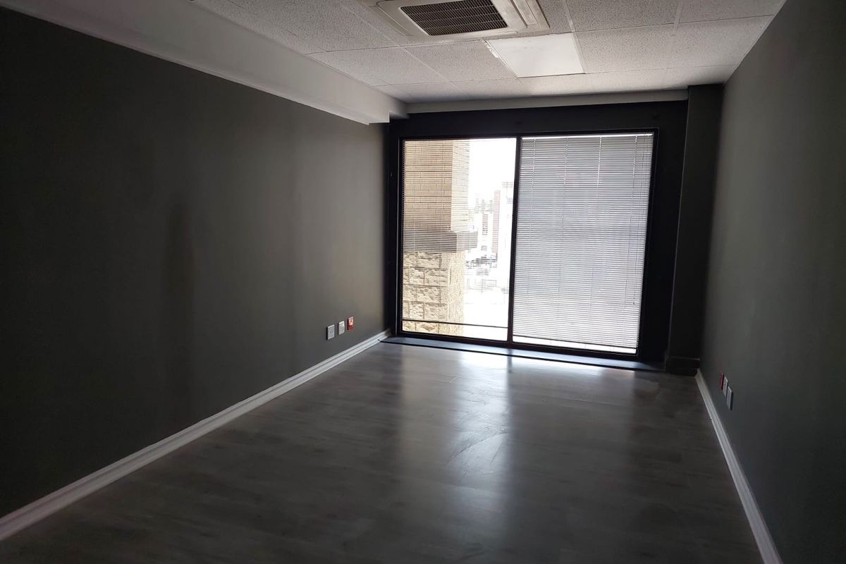 Fully Fitted unit on the 1st Floor ready for occupation - Photo 5