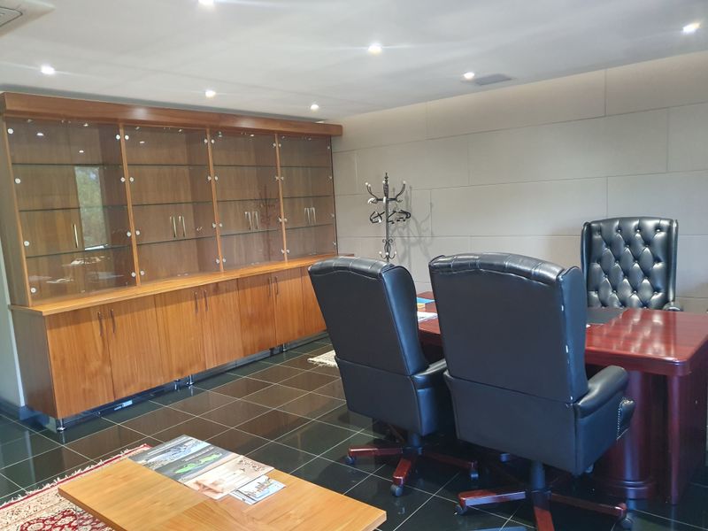 Upmarket Office suite to rent in Midrand - Photo 8