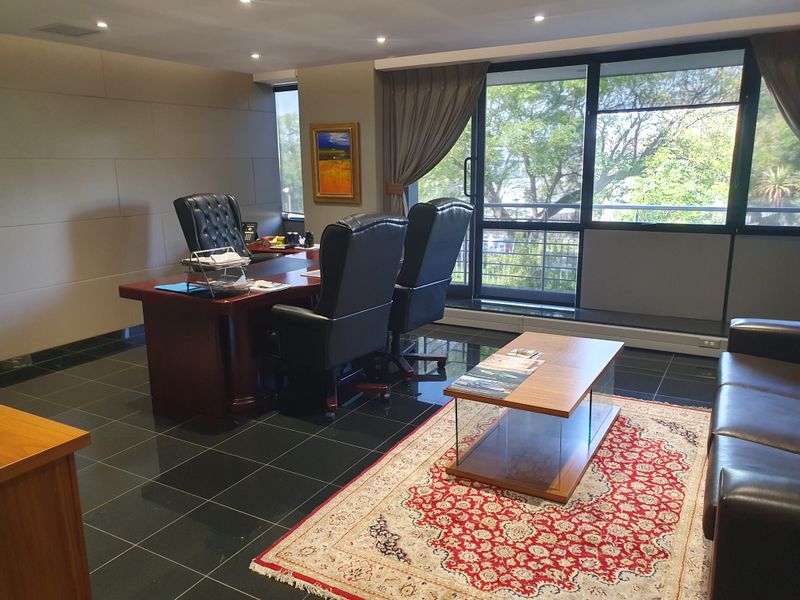Upmarket Office suite to rent in Midrand - Photo 6