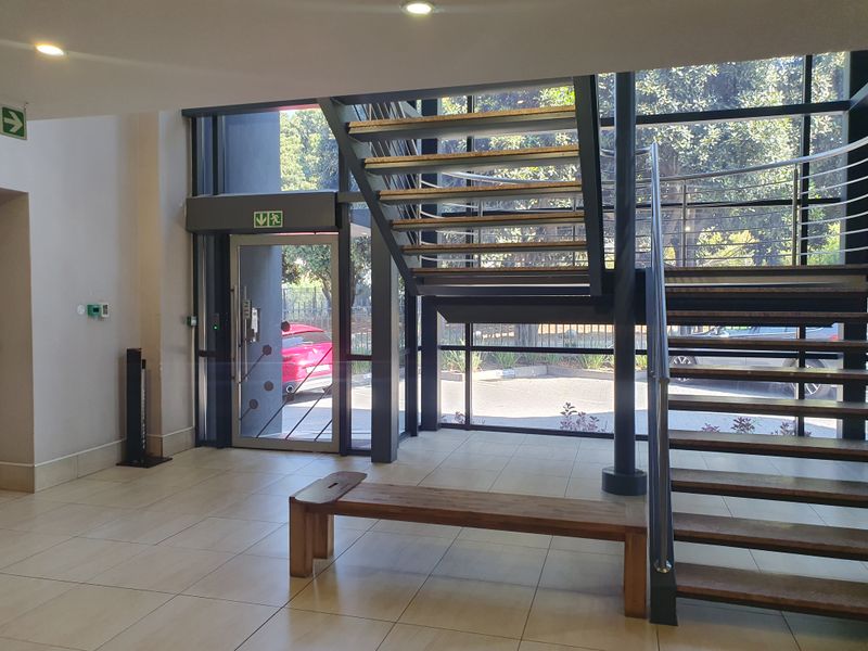 Upmarket Office suite to rent in Midrand - Photo 4