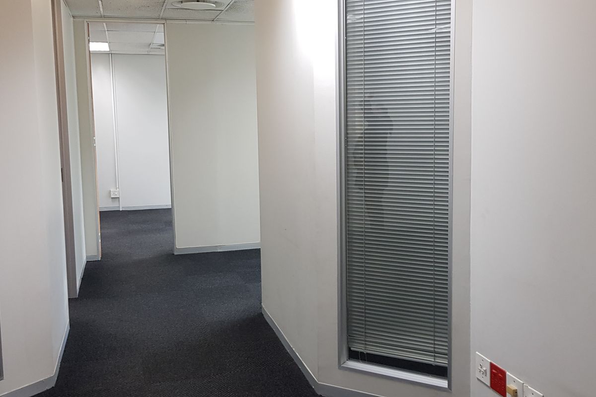 Prime office space to rent  in landmark business park, Midrand - Photo 5