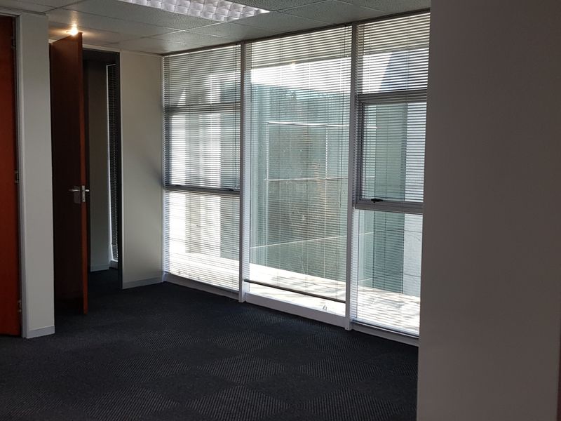 Prime office space to rent  in landmark business park, Midrand - Photo 7