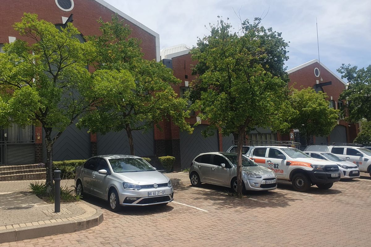 Warehouse to rent in business park, Midrand - Photo 5