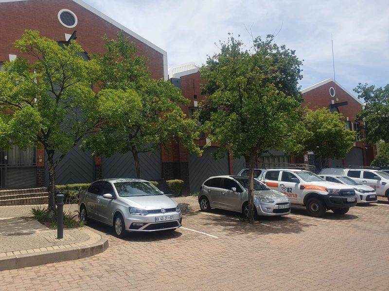 Warehouse to rent in business park, Midrand - Photo 5